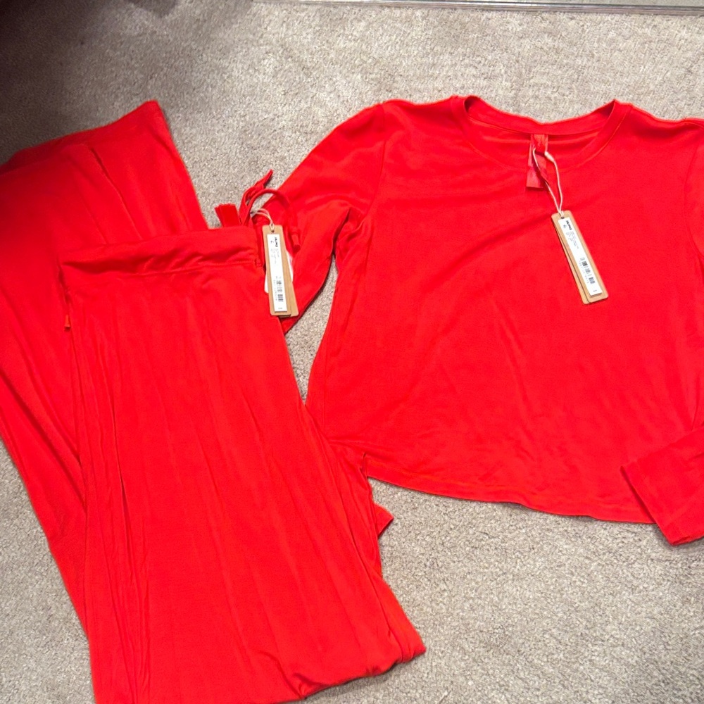 SKIMS❣️Ruby Super Crop Long Sleeve